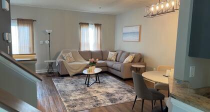 Cozy 3-bedroom townhome in tranquil Waldorf. Your HOME away from HOME