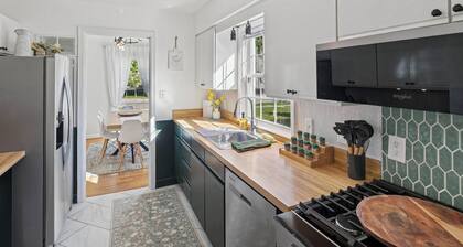 Walk to ND | Playroom | Pet Friendly | EV Charger