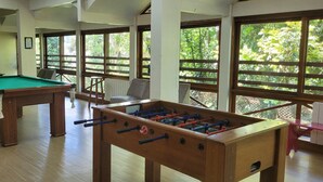 A room with a pool table, foosball table, and a ping pong table. - Guesthouse on Rua Torta, 2 bedrooms, swimming pool, fireplace, free parking. (Gramado)