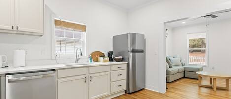 Four Ă micro-ondes, un four, surface de cuisson, lave-vaisselle