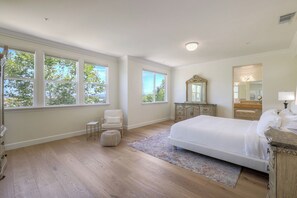 5 habitaciones, tabla de planchar con plancha, wifi y ropa de cama