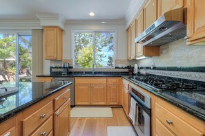 ميكروويف، فرن، موقد طهي مسطح، غسالة أطباق