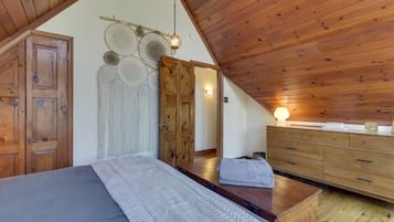 4 Schlafzimmer, Schreibtisch, Bügeleisen/Bügelbrett, Reisekinderbett