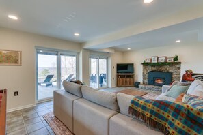 TV, fireplace, stereo