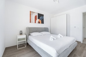 3 bedrooms, WiFi, bed sheets