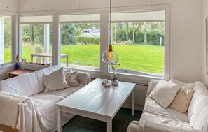 Smart TV, fireplace - 2 bedroom lovely home in Præstø (Præstø)