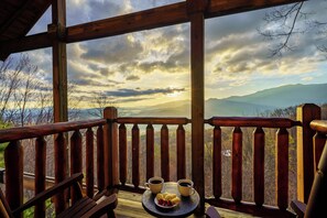 Property grounds - 3-Story Glass Walls Cabin - Smoky Mtn + City Views - Hot Tub, Pool Table, Games (Gatlinburg)