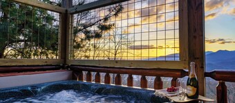 Unbelievable Glass Wall Views, Hot Tub, Pool Table, Game Room, Resort Access