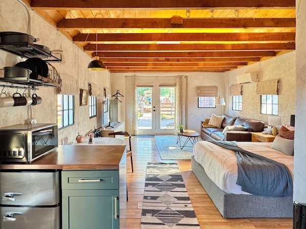 Strykjärn/strykbräda, wi-fi och sängkläder