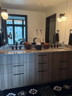 Interior - Stunning 2-bedroom condo, beautifully furnished. (Bozeman)