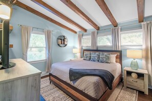 3 عدّة غرف نوم ومكواة/لوح كي وواي فاي وملاءات أسرّة