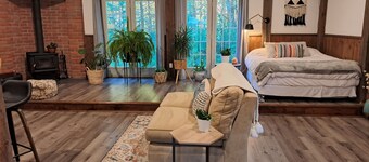 Forest Nature Retreat with Woodstove and near Durham trails and Thermea Spa