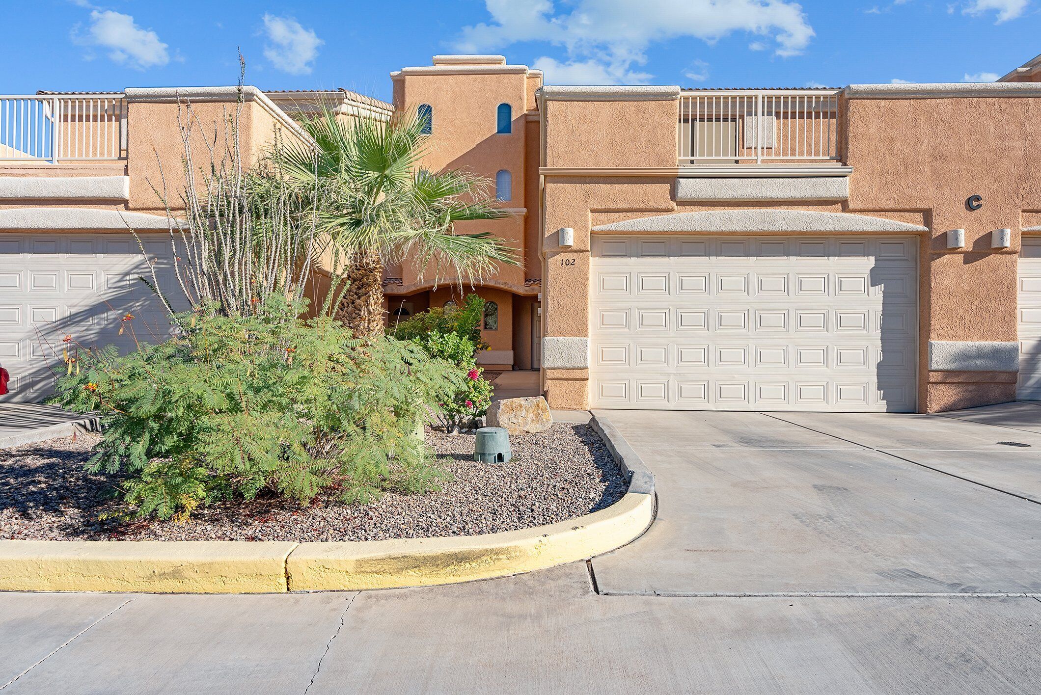 تفاصيل الفندق من الخارج