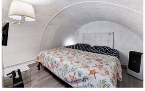 1 bedroom, bed sheets