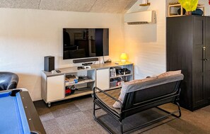 Télévision, cheminée