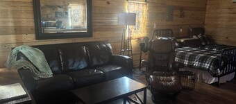 Charming cabin close to Malmaison Wildlife Refuge, and McIntyre Scatters