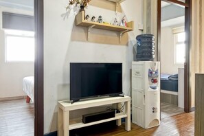 Room - BEST View 2BR Apt Pluit w/ Pool WiFi & Netflix (North Jakarta)