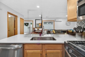 Mikrowelle, Ofen, Herdplatte, Geschirrspüler