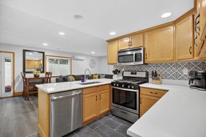 ميكروويف، فرن، موقد طهي مسطح، غسالة أطباق