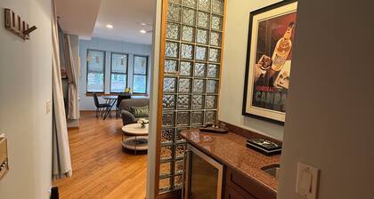 Stylish Chicago 1.5BR, 1 Bath + Sleeper Sofa Condo