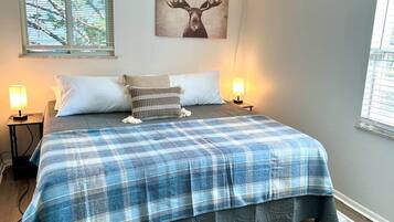 4 soverom, skrivebord, reiseseng for barn og wi-fi (inkludert)