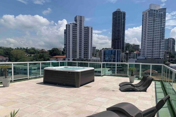 Baignoire à remous extérieure