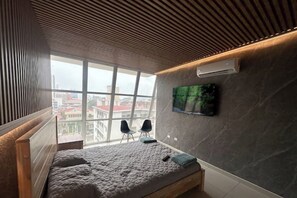 4 habitaciones, tabla de planchar con plancha y acceso a internet 