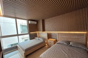 4 bedrooms, iron/ironing board, internet, bed sheets