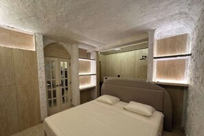 1 bedroom, iron/ironing board, internet, bed sheets