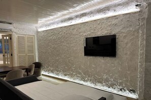 1 bedroom, iron/ironing board, internet, bed sheets