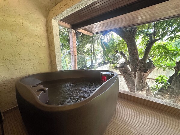 Baignoire à remous extérieure