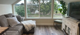 Coupeville 1-bdrm studio with AC, private, amazing views of Penn Cove, Cascades
