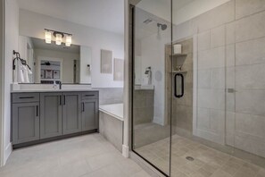 مناشف، صابون، ورق حمّام