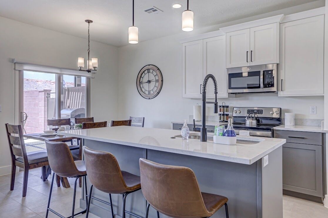 Micro-ondes, four, plaque de cuisson, lave-vaisselle