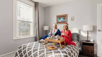 4 bedrooms, desk, iron/ironing board, travel cot