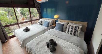 Ise Blue Villa main building and detached houseïœA space filled with playfulness and attention to detail, adjacent to the forest, with outdoor chill space, accommodates 15 people