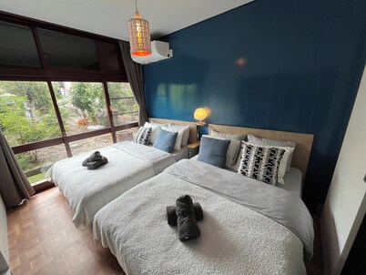 Ise Blue Villa main building and detached house｜A space filled with playfulness and attention to detail, adjacent to the forest, with outdoor chill space, accommodates 15 people