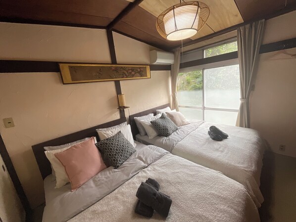 4 bedrooms, internet, bed sheets