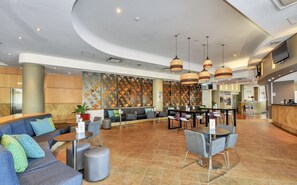 Dining - Resort Escape: King Bed, Pool & Balcony (Darwin City)