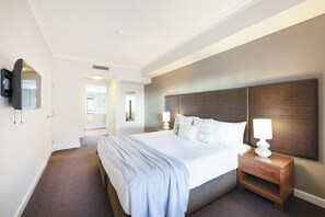 1 Schlafzimmer, Schreibtisch, Bügeleisen/Bügelbrett, Reisekinderbett