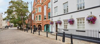 Host Stay Thames Apartment