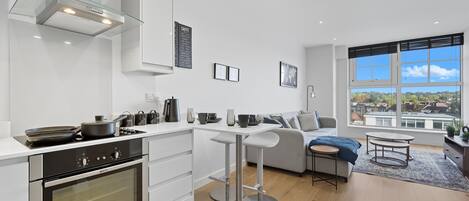 Micro-ondes, four, plaque de cuisson, lave-vaisselle