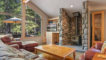 Televisie en een open haard