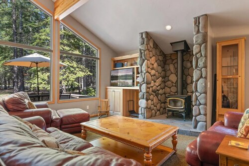 BBR 4 Bed 4 Bath home- just off the 13th Hole. Backs up to private forest land