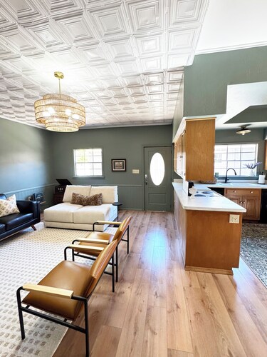 Restored Vintage Carriage House in Mesa