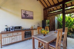 Room - Ruby Romance Oceanside Villa (Bali)