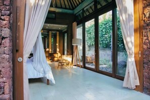 Room - Ruby Romance Oceanside Villa (Bali)