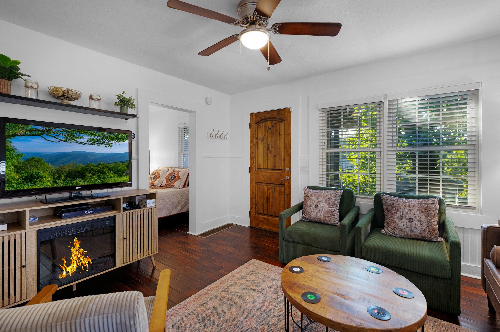 TV connectée, cheminée, jeux vidéo