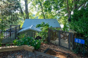 Property grounds - STEPS FROM MAIN STREET! 2 BR 1 Bath bungalow + 1 BR 1 Bath Studio-HotTub-Firepit (Blue Ridge)