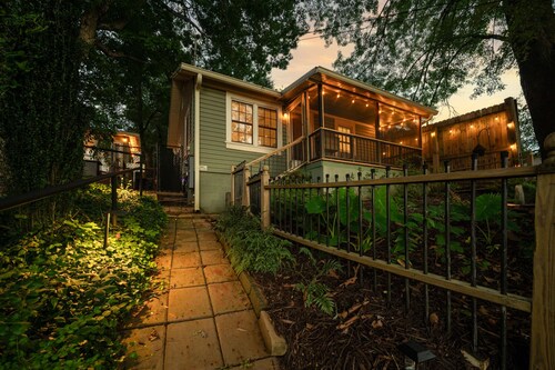 STEPS FROM MAIN STREET! 2 BR 1 Bath bungalow + 1 BR 1 Bath Studio-HotTub-Firepit